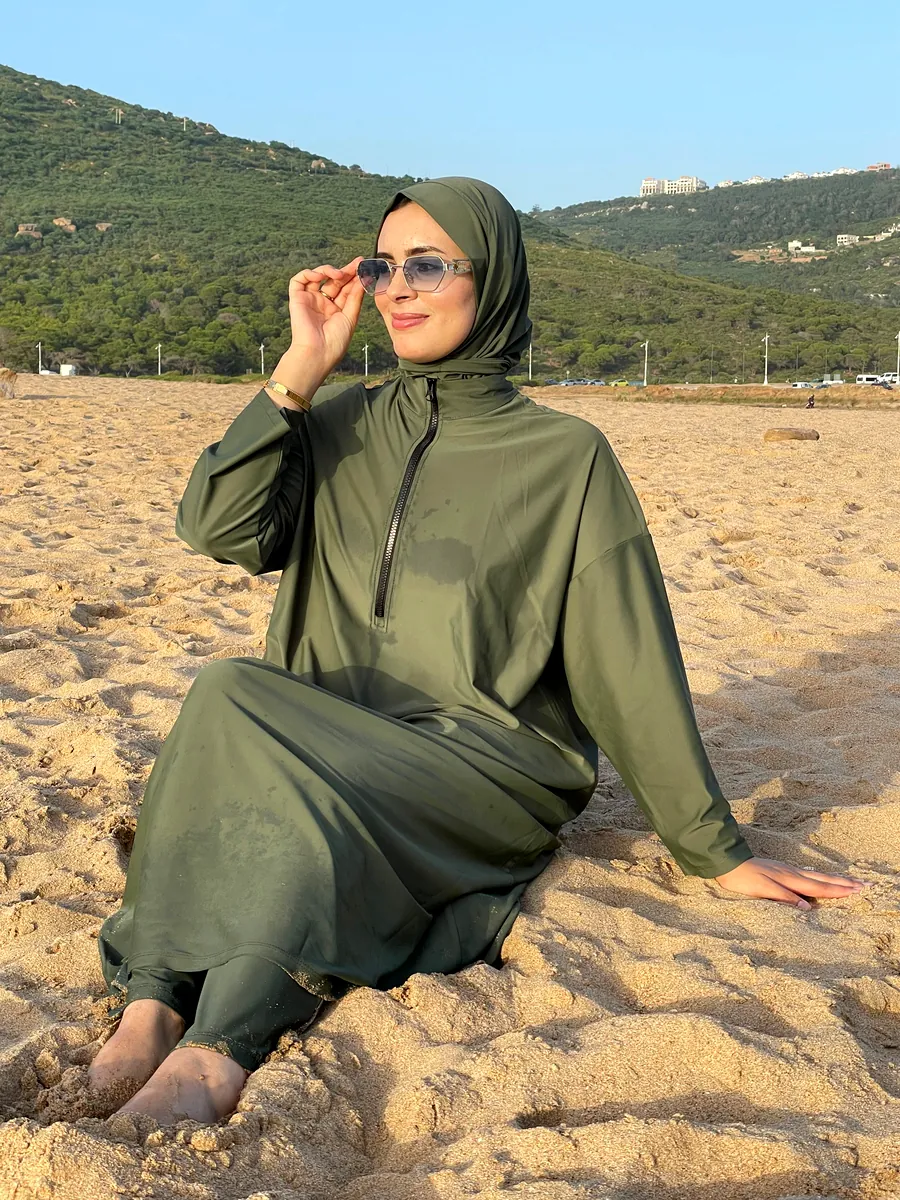 بوركيني زايا الزيتي عند الرمال